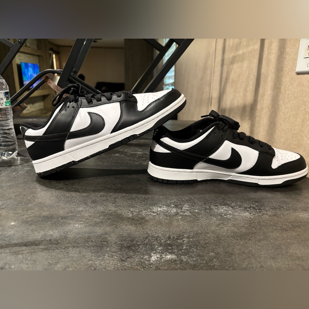 Nike Men's Classic Black and White Sneakers
